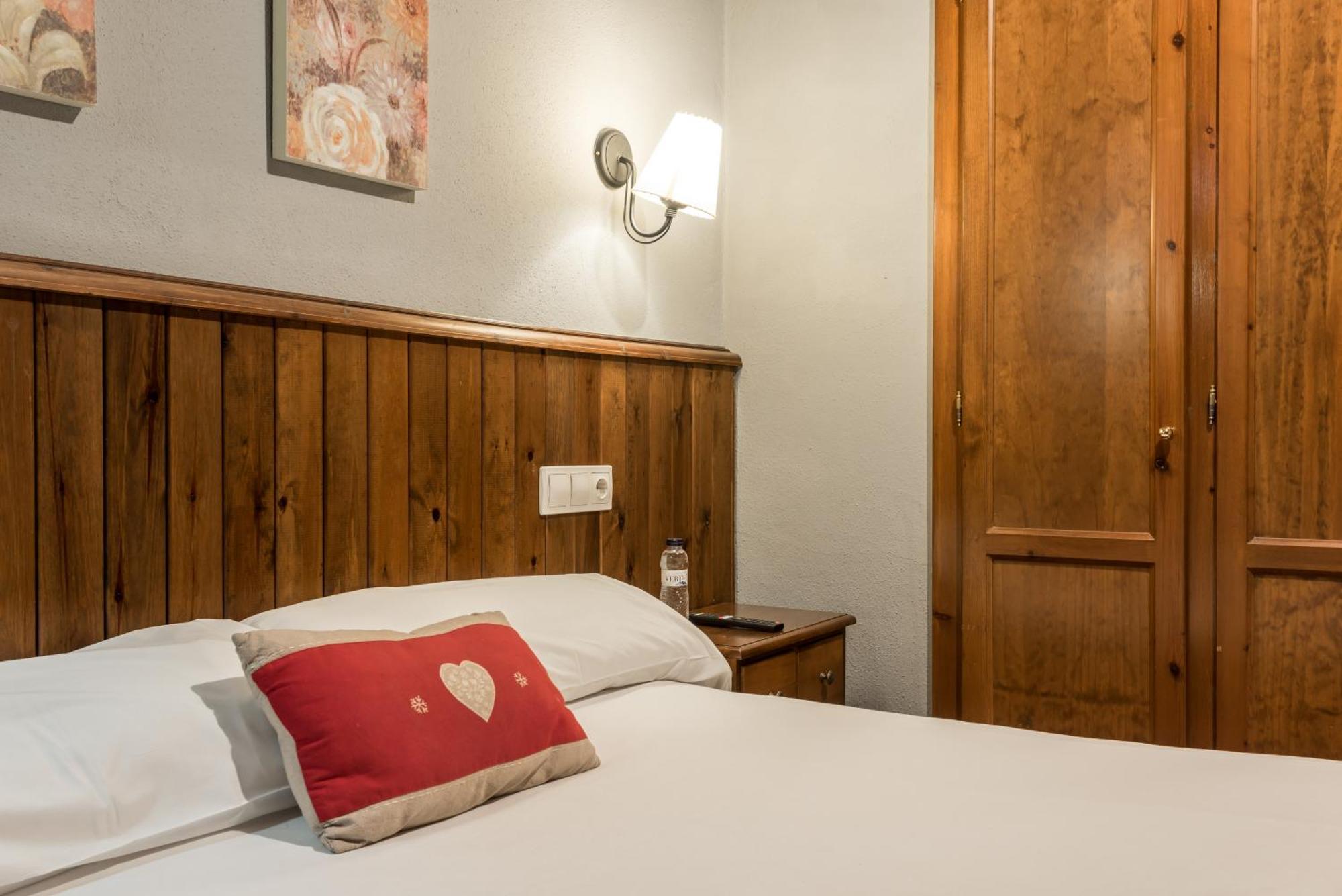Hotel Snoe Beret Vielha Bagian luar foto