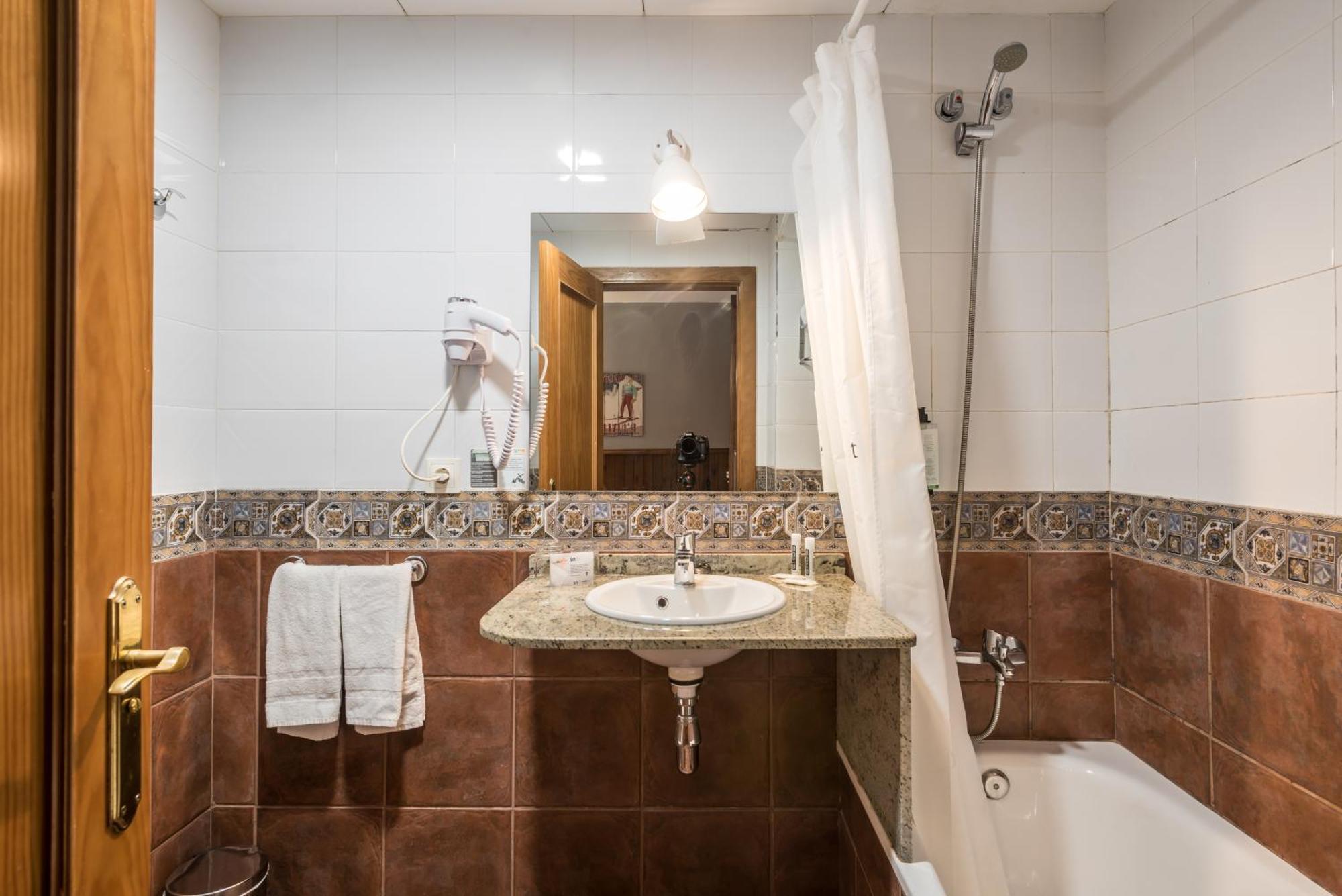 Hotel Snoe Beret Vielha Bagian luar foto