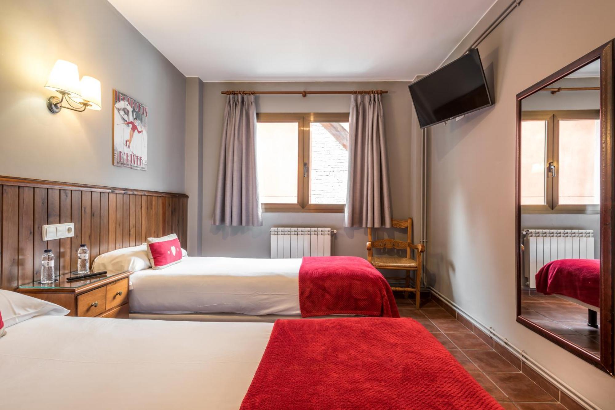 Hotel Snoe Beret Vielha Bagian luar foto